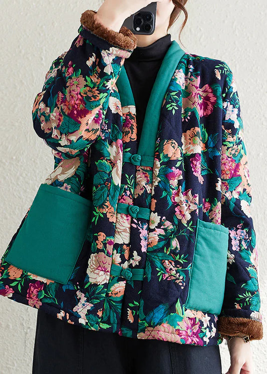 JESSA - Veste Imprimé Bohème Grande Taille Découvrez notre veste JESSA, une création mode grande taille qui allie style bohème et élégance française. Cette veste matelassée grande taille offre un design unique avec son imprimé bohème, idéale pour les femm