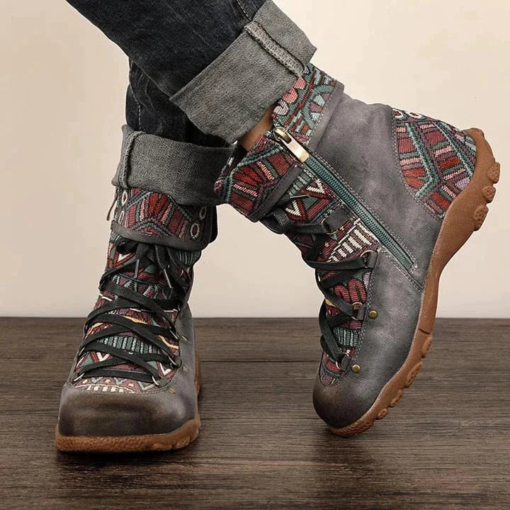 ELOISE - Bottes Tendance Grande Taille Découvrez nos bottes ELOISE, une création mode grande taille qui marie tendances actuelles et élégance française. Ces bottes grande taille offrent une silhouette raffinée et moderne, créées pour les femmes qui recher