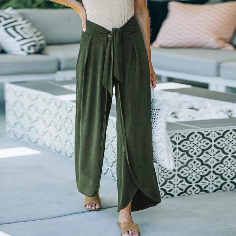 SALIAH - Pantalon Élégant Grande Taille Découvrez notre pantalon SALIAH, une création mode grande taille qui incarne l'essence de l'élégance française contemporaine. Ce pantalon grande taille offre une silhouette raffinée et structurée, créé pour les femm