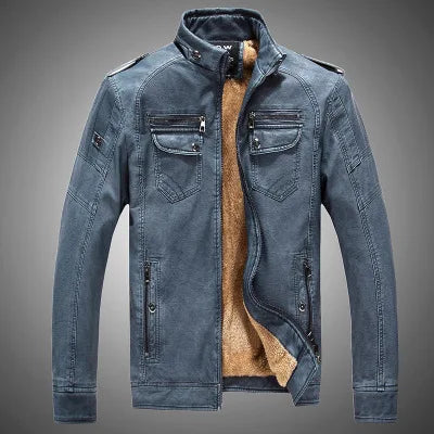 PETER - Veste en Cuir Doublée Polaire Homme Découvrez notre veste PETER pour homme, une création qui marie le luxe du cuir au confort de la polaire. Cette veste doublée offre une silhouette raffinée et chaleureuse, créée pour les hommes qui recherchent un