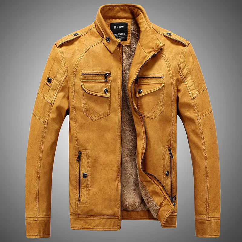 PETER - Veste en Cuir Doublée Polaire Homme Découvrez notre veste PETER pour homme, une création qui marie le luxe du cuir au confort de la polaire. Cette veste doublée offre une silhouette raffinée et chaleureuse, créée pour les hommes qui recherchent un