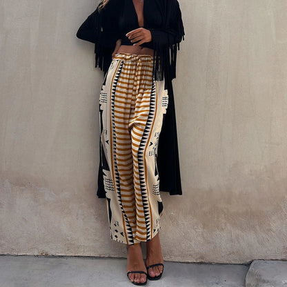 NELE - Pantalon à Motifs Géométriques Grande Taille Découvrez notre pantalon NELE, une création mode grande taille qui marie motifs géométriques audacieux et élégance française. Ce pantalon grande taille offre une silhouette moderne et artistique, créé po