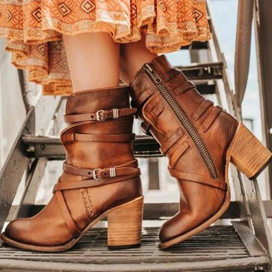LIANE - Bottes Rétro Grande Taille Découvrez nos bottes LIANE, une création mode grande taille qui marie style vintage et élégance française. Ces bottes rétro grande taille offrent une silhouette raffinée et nostalgique, créées pour les femmes qui recherc