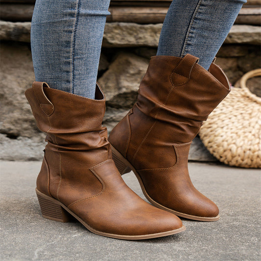 MILLIE - Bottes Élégantes Grande Taille Découvrez nos bottes MILLIE, une création mode grande taille qui marie style contemporain et élégance française. Ces bottes grande taille offrent une silhouette raffinée et sophistiquée, créées pour les femmes qui r