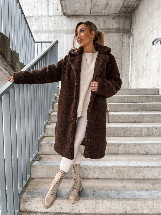 CLARET - Manteau Long en Peau de Mouton Grande Taille Découvrez notre manteau CLARET en peau de mouton, une pièce mode grande taille qui incarne le luxe et l'élégance française. Ce manteau grande taille en véritable peau de mouton offre une chaleur incomp