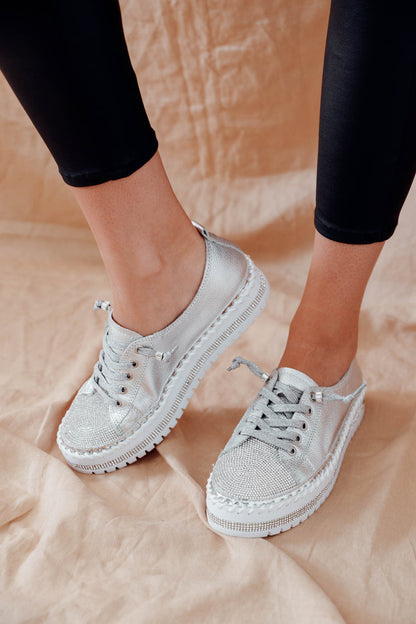 ILSA - Chaussures d'Été Diamant Grande Taille Découvrez nos chaussures ILSA, une création mode grande taille qui marie l'éclat du diamant à l'élégance française. Ces chaussures d'été grande taille offrent une silhouette raffinée et scintillante, créées po