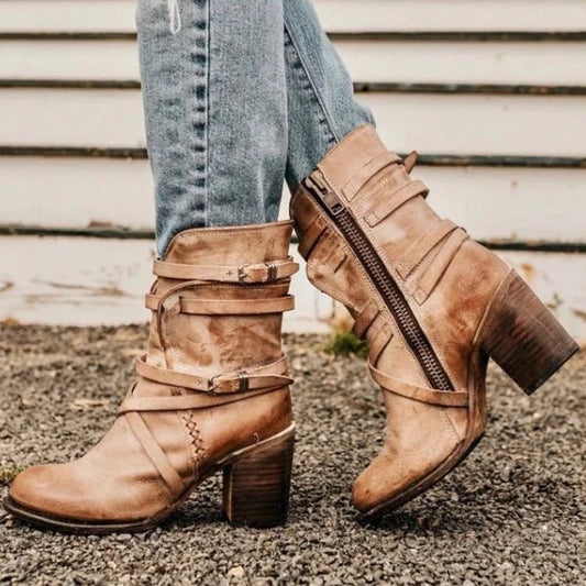 LUNA - Bottes Rétro Grande Taille Découvrez nos bottes LUNA, une création mode grande taille qui marie charme vintage et élégance française. Ces bottes rétro grande taille offrent une silhouette raffinée et nostalgique, créées pour les femmes qui recherch