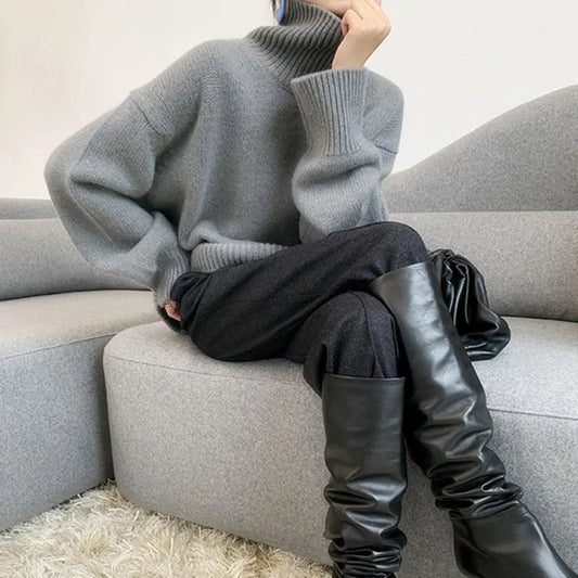 LISA - Pull en Cachemire Chaud Grande Taille Découvrez notre pull LISA, une création mode grande taille qui marie le luxe du cachemire à l'élégance française. Ce pull en cachemire grande taille offre une silhouette raffinée et somptueuse, créé pour les fe