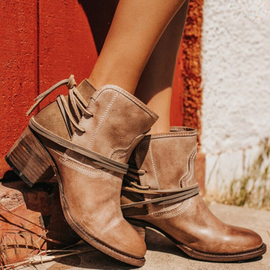 GRETA - Bottes à Lacets Vintage Grande Taille Découvrez nos bottes GRETA, une création mode grande taille qui marie charme rétro et élégance française. Ces bottes vintage grande taille offrent une silhouette raffinée et nostalgique, créées pour les femmes