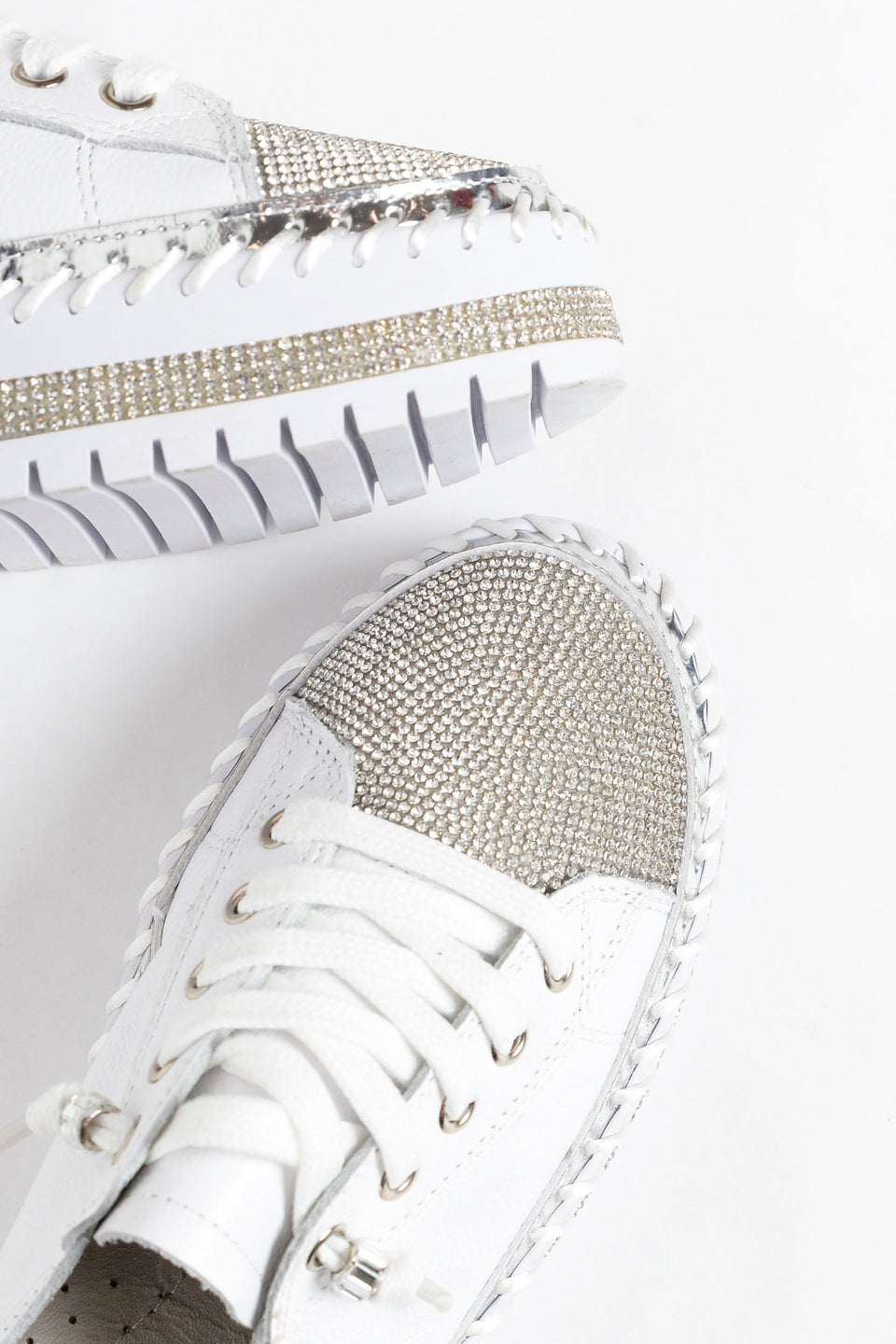 ILSA - Chaussures d'Été Diamant Grande Taille Découvrez nos chaussures ILSA, une création mode grande taille qui marie l'éclat du diamant à l'élégance française. Ces chaussures d'été grande taille offrent une silhouette raffinée et scintillante, créées po