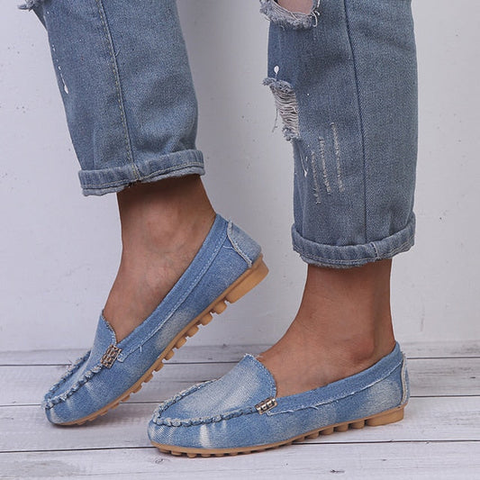 ISA - Chaussures Plates Grande Taille Découvrez nos chaussures plates ISA, une création mode grande taille qui marie confort quotidien et élégance française. Ces chaussures grande taille offrent une silhouette raffinée et pratique, créées pour les femmes