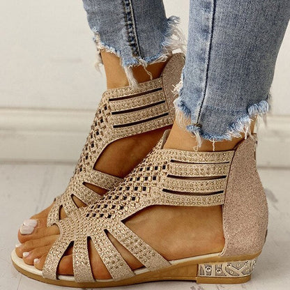 IRIS - Sandales Orthopédiques à Talon Bas Grande Taille Découvrez nos sandales IRIS, une création mode grande taille qui marie confort orthopédique et élégance française. Ces sandales grande taille offrent une silhouette raffinée et ergonomique, créées po