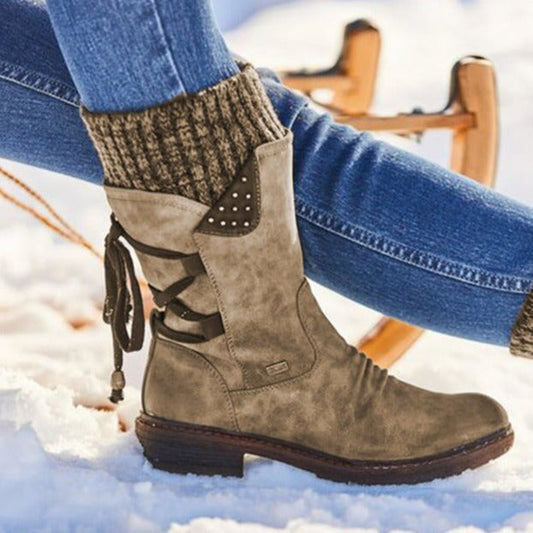STEFF - Bottes Mi-Hautes Grande Taille Découvrez nos bottes STEFF, une création mode grande taille qui marie hauteur élégante et élégance française. Ces bottes mi-hautes grande taille offrent une silhouette raffinée et allongée, créées pour les femmes qui