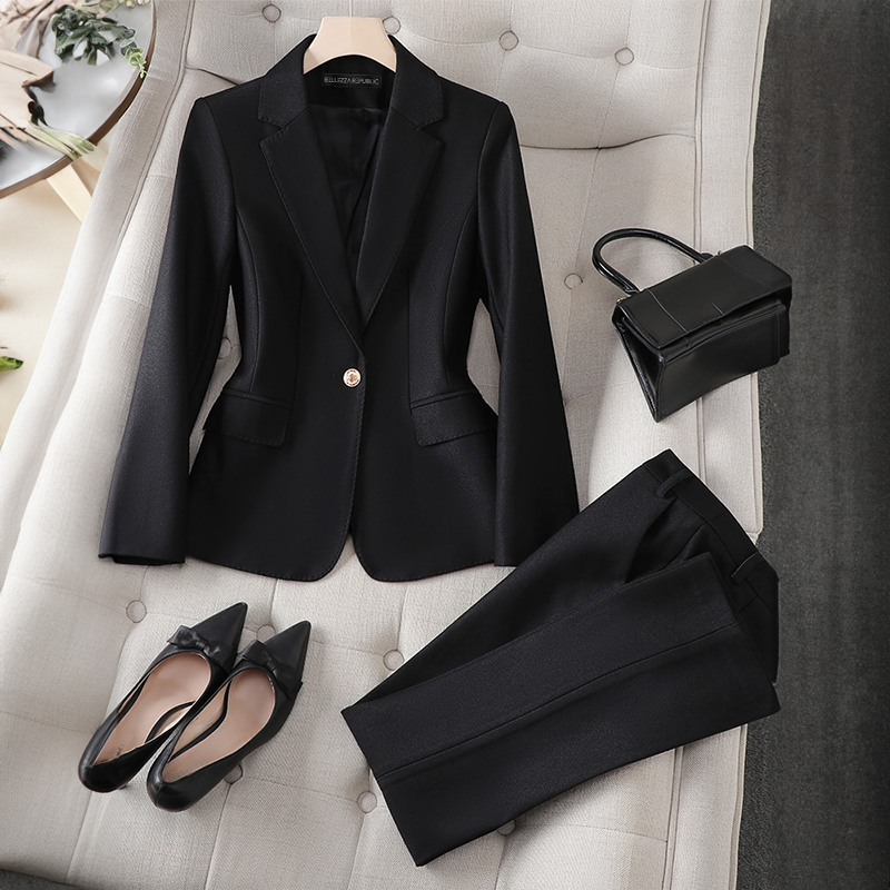 L'INFINITTE - Ensemble Blazer Élégant Grande Taille Découvrez notre ensemble L'INFINITTE, une création mode grande taille qui redéfinit l'élégance française contemporaine. Ce blazer grande taille offre une silhouette sophistiquée et intemporelle, spéciale