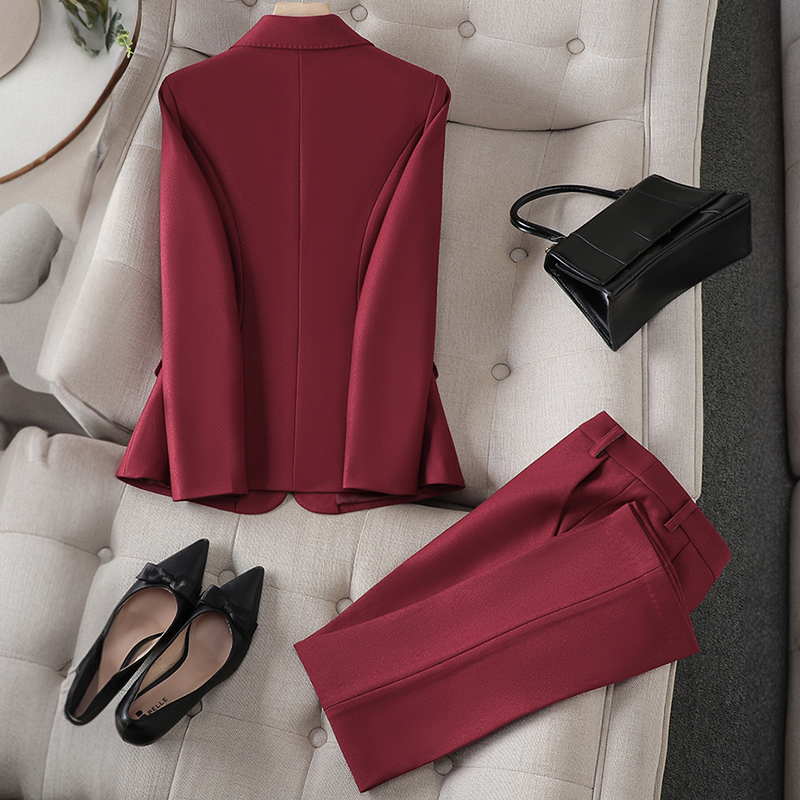 L'INFINITTE - Ensemble Blazer Élégant Grande Taille Découvrez notre ensemble L'INFINITTE, une création mode grande taille qui redéfinit l'élégance française contemporaine. Ce blazer grande taille offre une silhouette sophistiquée et intemporelle, spéciale