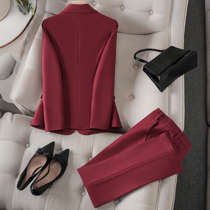 L'INFINITTE - Ensemble Blazer Élégant Grande Taille Découvrez notre ensemble L'INFINITTE, une création mode grande taille qui redéfinit l'élégance française contemporaine. Ce blazer grande taille offre une silhouette sophistiquée et intemporelle, spéciale