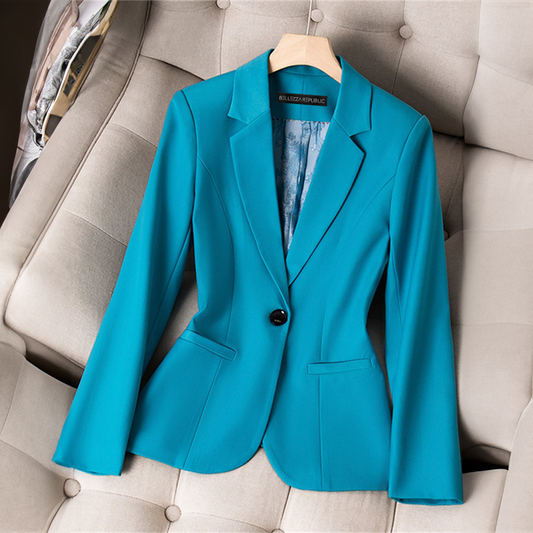 L'AURABLEND - Blazer Élégant Grande Taille Découvrez notre blazer L'AURABLEND, une création exclusive mode grande taille de notre collection designer qui incarne l'excellence de l'élégance française. Ce blazer grande taille de la prestigieuse ligne L'aura