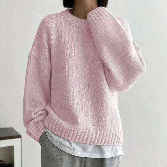 RINA - Pull Rose Col Rond Élégant Grande Taille Découvrez notre pull RINA, une création mode grande taille qui marie la douceur du rose à l'élégance française. Ce pull col rond grande taille offre une silhouette pure et raffinée, créé pour les femmes qui