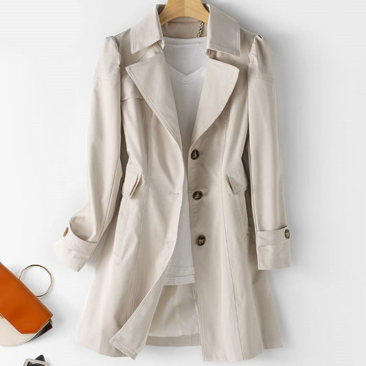 PAULINA - Trench-Coat d'Été Grande Taille Découvrez notre trench-coat d'été PAULINA, une pièce mode grande taille qui incarne la légèreté et l'élégance française. Ce trench léger grande taille offre une silhouette fluide et raffinée, parfait pour les femm