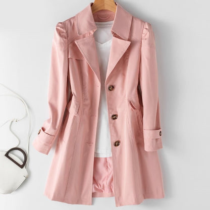 PAULINA - Trench-Coat d'Été Grande Taille Découvrez notre trench-coat d'été PAULINA, une pièce mode grande taille qui incarne la légèreté et l'élégance française. Ce trench léger grande taille offre une silhouette fluide et raffinée, parfait pour les femm