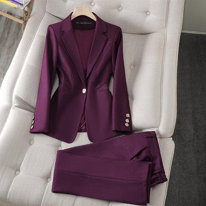 VIVIENNE - Ensemble Blazer Grande Taille par L'aurablend Découvrez notre ensemble VIVIENNE, une création exclusive mode grande taille de la prestigieuse collection L'aurablend qui incarne la quintessence de l'élégance française. Ce blazer grande taille of