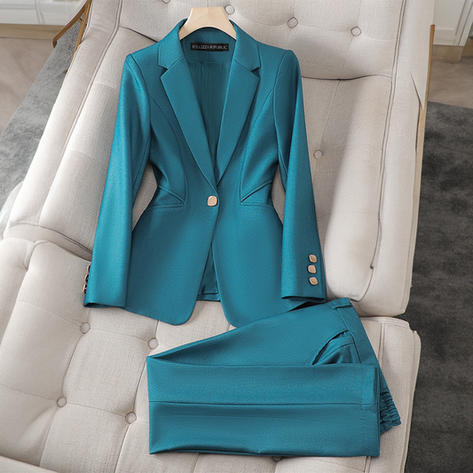 VIVIENNE - Ensemble Blazer Grande Taille par L'aurablend Découvrez notre ensemble VIVIENNE, une création exclusive mode grande taille de la prestigieuse collection L'aurablend qui incarne la quintessence de l'élégance française. Ce blazer grande taille of