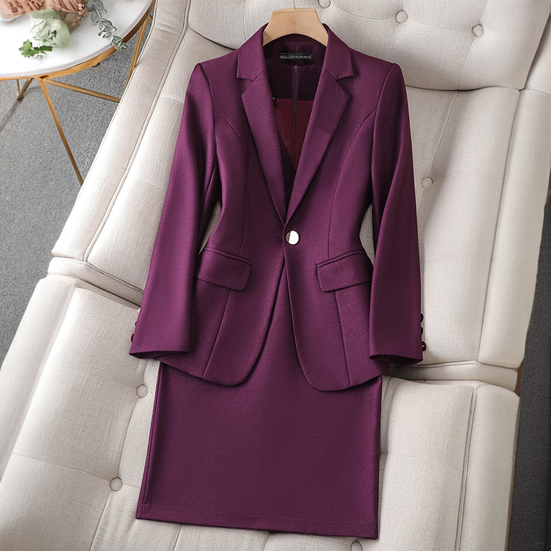 AURORAVERVE - Ensemble Business Grande Taille par Lilian Thouram Découvrez notre ensemble AURORAVERVE, une création exclusive mode grande taille signée Lilian Thouram qui réinvente le style business avec l'élégance française. Cet ensemble designer grande