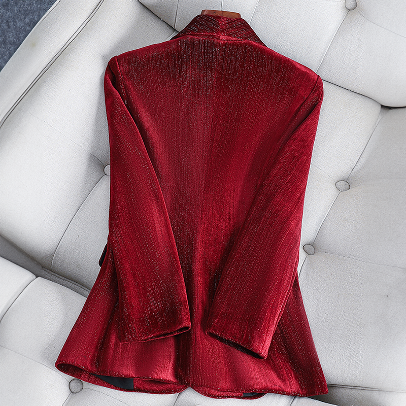 L'AURABLEND - Blazer en Satin Grande Taille par Lilian Thouram Découvrez notre blazer en satin L'AURABLEND, une création exclusive mode grande taille signée Lilian Thouram qui sublime l'élégance française. Ce blazer designer grande taille en satin luxueux
