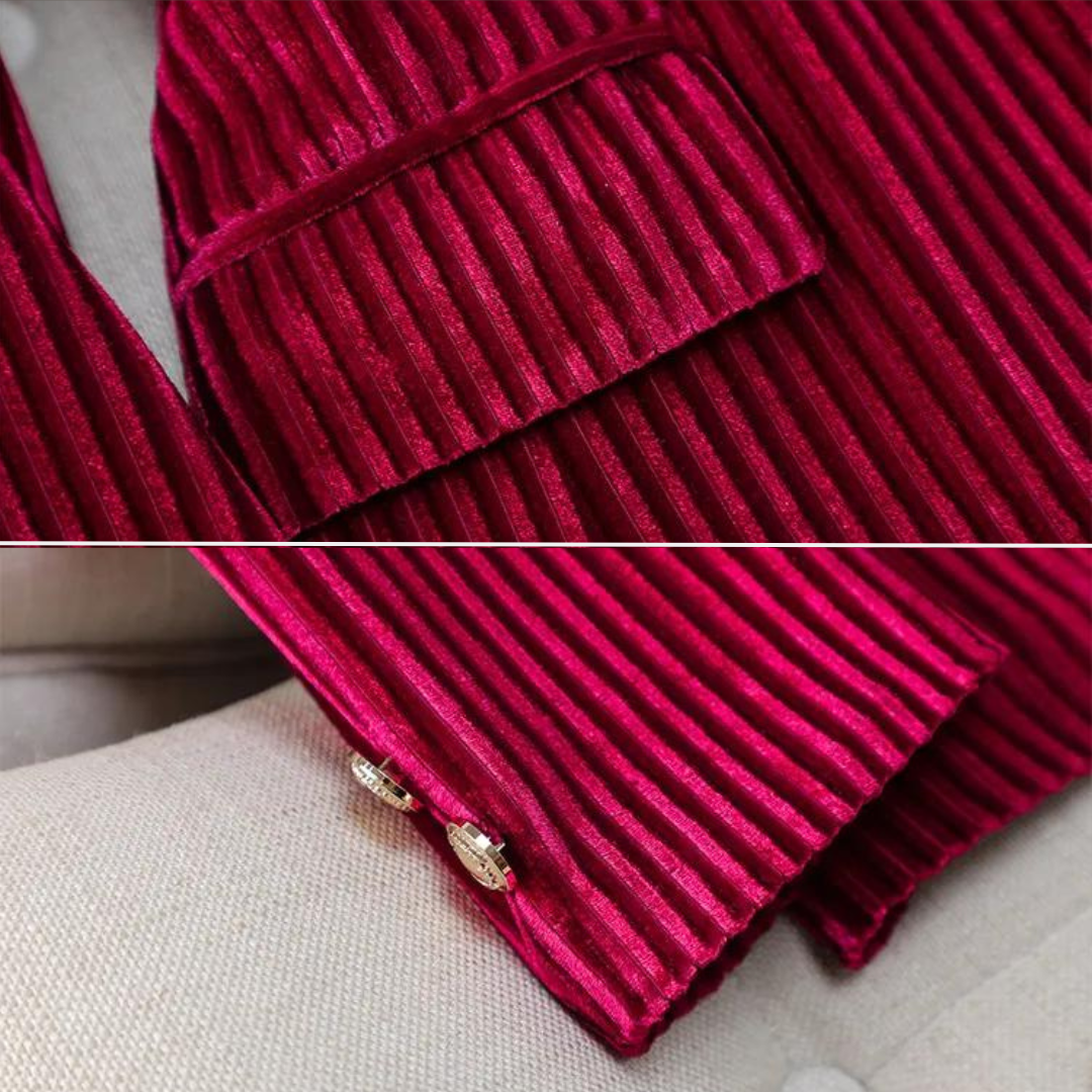 SCARLETT VELOURA - Ensemble Blazer Élégant Grande Taille Découvrez notre ensemble SCARLETT VELOURA, une création mode grande taille qui incarne la sensualité du velours et l'élégance française. Ce blazer grande taille en velours somptueux offre une silhou