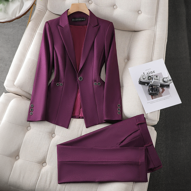 AGATHA - Ensemble Blazer Élégant Grande Taille Découvrez notre ensemble AGATHA, une pièce phare de notre collection mode grande taille qui incarne l'essence même de l'élégance française. Ce blazer grande taille de notre collection signature Agatha® offre