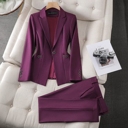 AGATHA - Ensemble Blazer Élégant Grande Taille Découvrez notre ensemble AGATHA, une pièce phare de notre collection mode grande taille qui incarne l'essence même de l'élégance française. Ce blazer grande taille de notre collection signature Agatha® offre