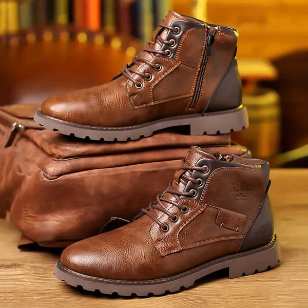MARK - Bottes en Cuir à Zip Homme Découvrez nos bottes MARK pour homme, une création qui marie praticité du zip et élégance française. Ces bottes en cuir offrent une silhouette raffinée et fonctionnelle, créées pour les hommes qui recherchent une pièce au