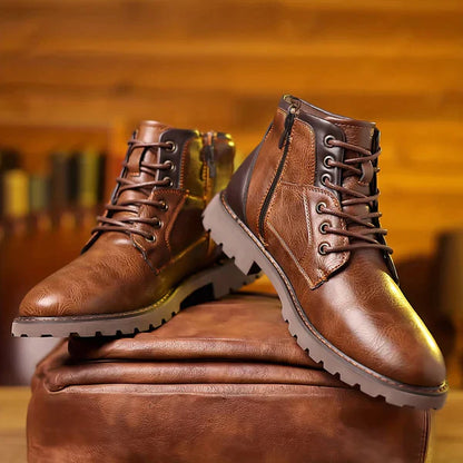MARK - Bottes en Cuir à Zip Homme Découvrez nos bottes MARK pour homme, une création qui marie praticité du zip et élégance française. Ces bottes en cuir offrent une silhouette raffinée et fonctionnelle, créées pour les hommes qui recherchent une pièce au
