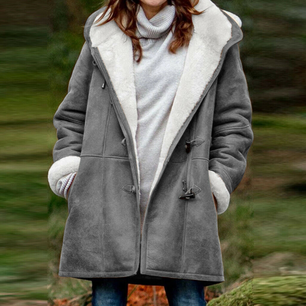 VALERIA - Veste Sherpa Grande Taille Découvrez notre veste VALERIA, une création mode grande taille qui allie confort douillet et élégance française. Cette veste sherpa grande taille offre un design chaleureux et tendance, idéale pour les femmes qui souha
