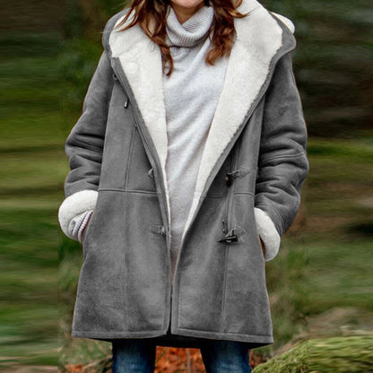 VALERIA - Veste Sherpa Grande Taille Découvrez notre veste VALERIA, une création mode grande taille qui allie confort douillet et élégance française. Cette veste sherpa grande taille offre un design chaleureux et tendance, idéale pour les femmes qui souha