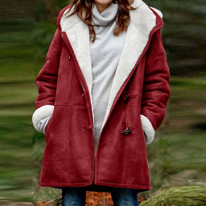 VALERIA - Veste Sherpa Grande Taille Découvrez notre veste VALERIA, une création mode grande taille qui allie confort douillet et élégance française. Cette veste sherpa grande taille offre un design chaleureux et tendance, idéale pour les femmes qui souha