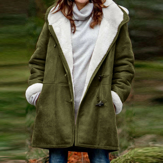 VALERIA - Veste Sherpa Grande Taille Découvrez notre veste VALERIA, une création mode grande taille qui allie confort douillet et élégance française. Cette veste sherpa grande taille offre un design chaleureux et tendance, idéale pour les femmes qui souha